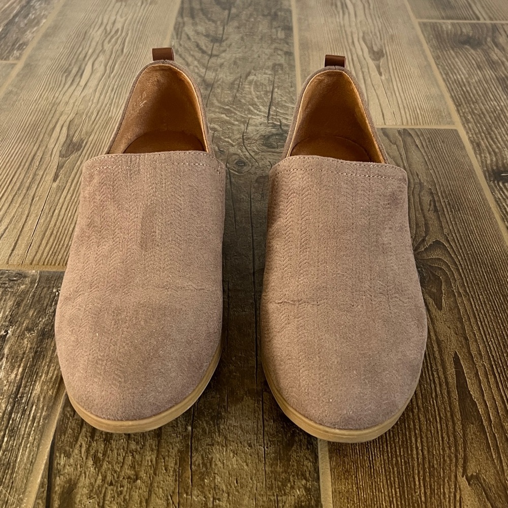 Lightly worn taupe grey Slip-On Dr.Scholl’s size 9.5